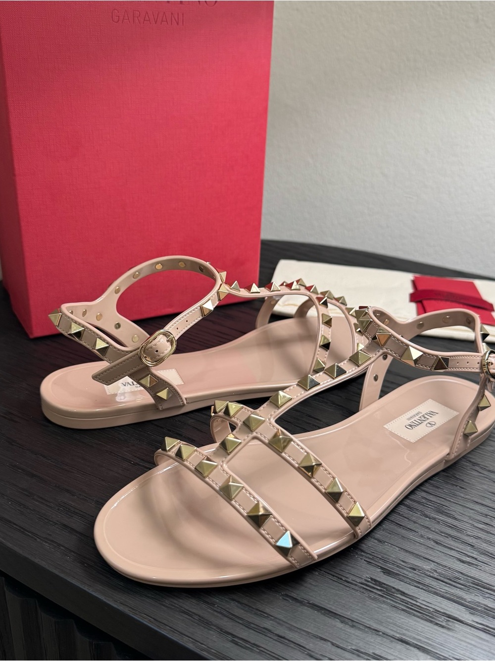 Valentino Garavani Rockstud Flat Rubber Jelly Sandals Nude 38 - Picture 4 of 8